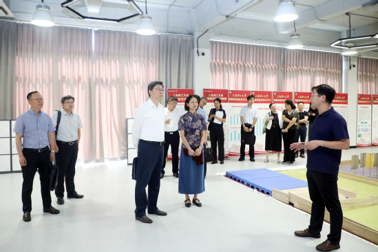 參觀創(chuàng)新創(chuàng)業(yè)教育實踐基地
