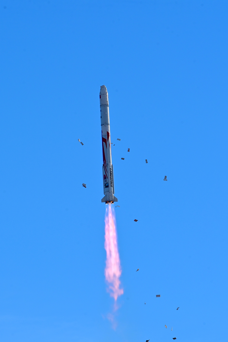 2024年10時00分，朱雀二號改進型遙一運載火箭在東風商業航天創新試驗區發射升空，將搭載的光傳01、02試驗星順利送入預定軌道，飛行試驗任務獲得圓滿成功